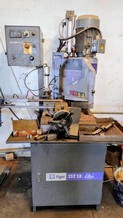 máquina de corte automático de metales