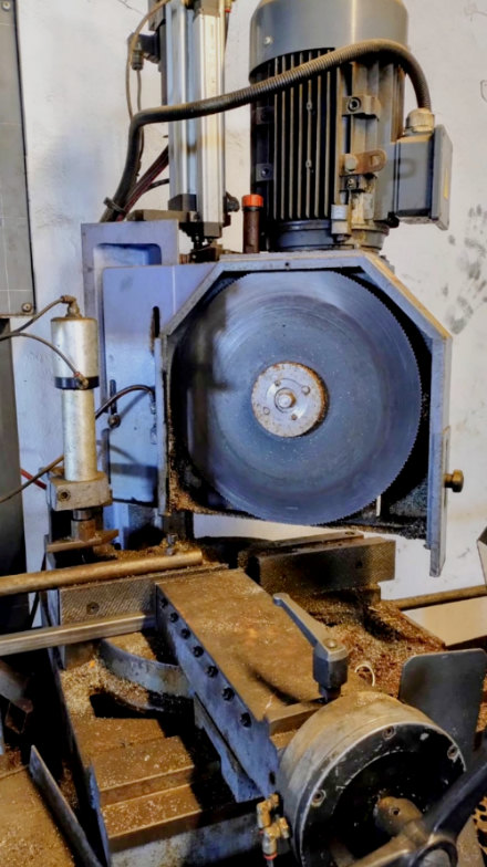 máquina de corte automático de metales